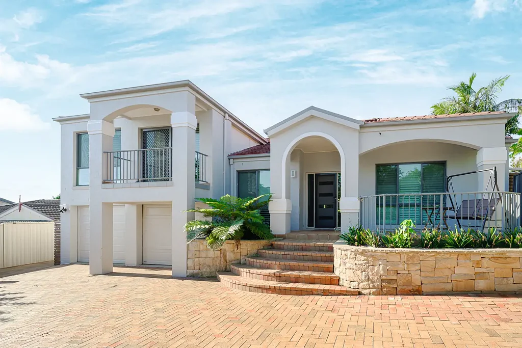 Prestige Family Home in a Quiet, Private Setting