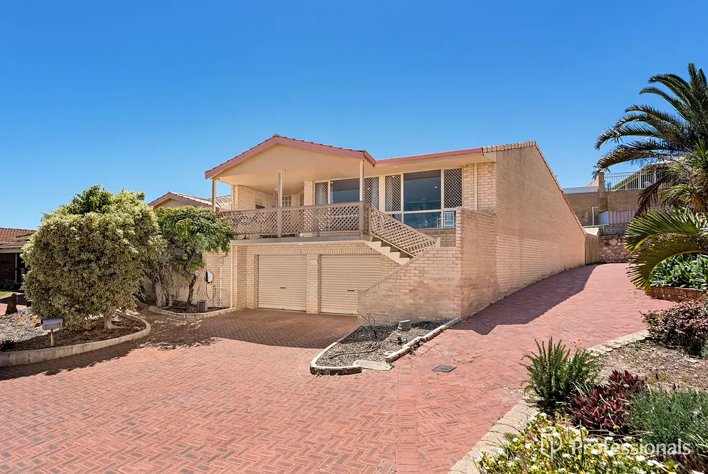 Wandina 4chambre Family Home with Stunning Ocean Views