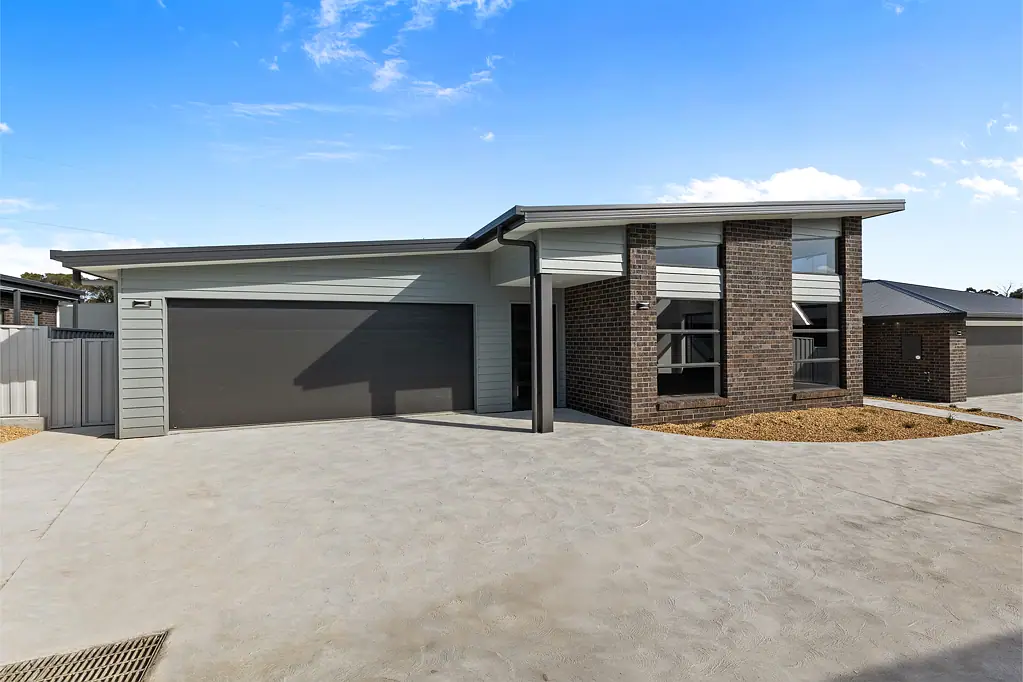 2/108 River Road, Ambleside, TAS 7310, 3房, 2浴, House