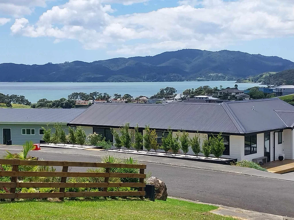 Cable Bay Stunning Section with Unobstructed Sea Views!