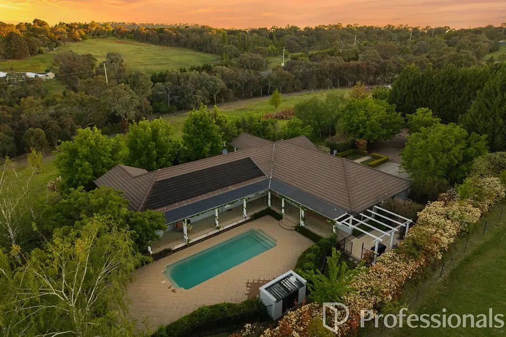 Robin Hill 6房  Architecturally Designed Family Sanctuary With Two Homes Under One Roof On 3.95 Acres