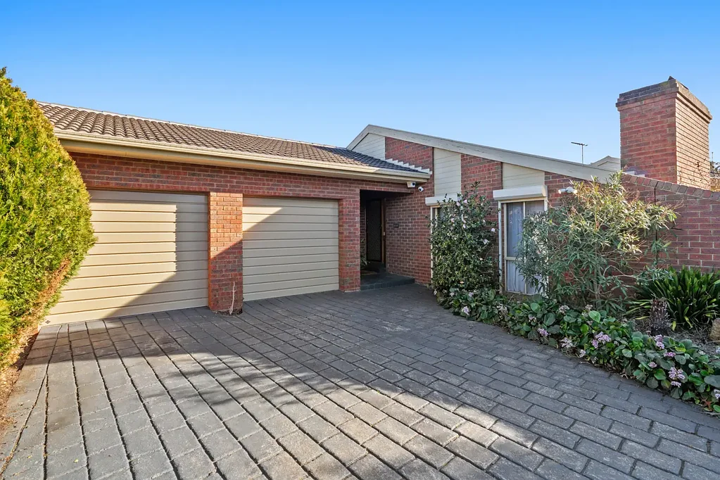 Sunbury 4 Bedroom Warm & Welcoming with Room to Grow!