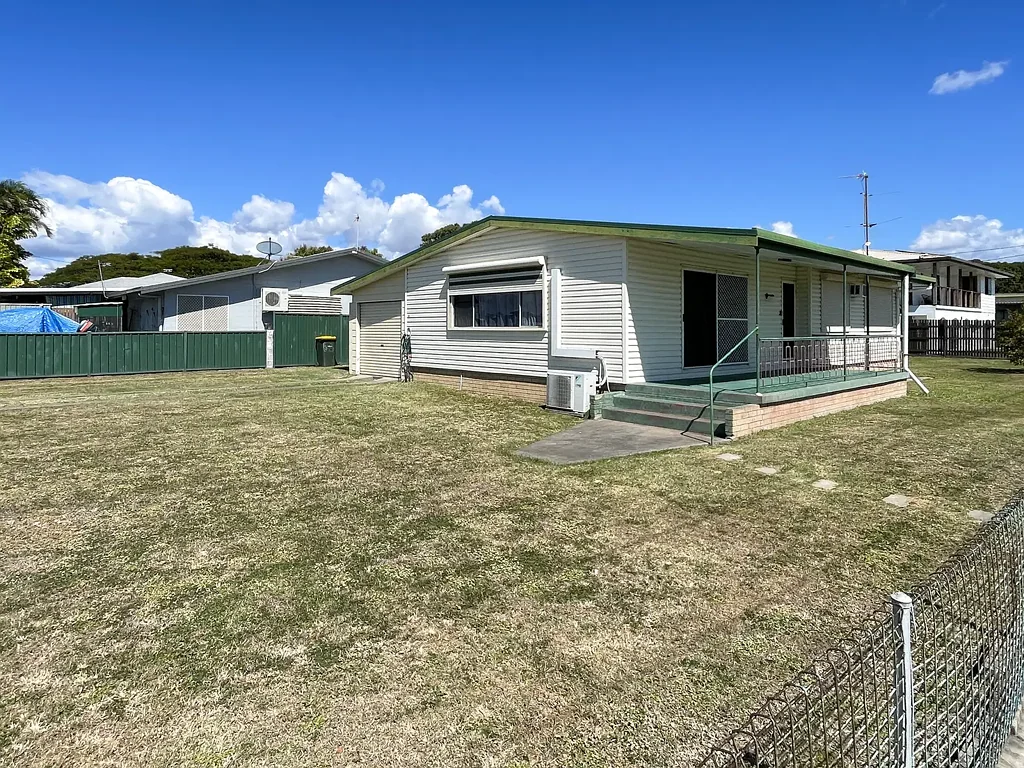 3 BEDS, CLOSE TO PARK & SHOPS