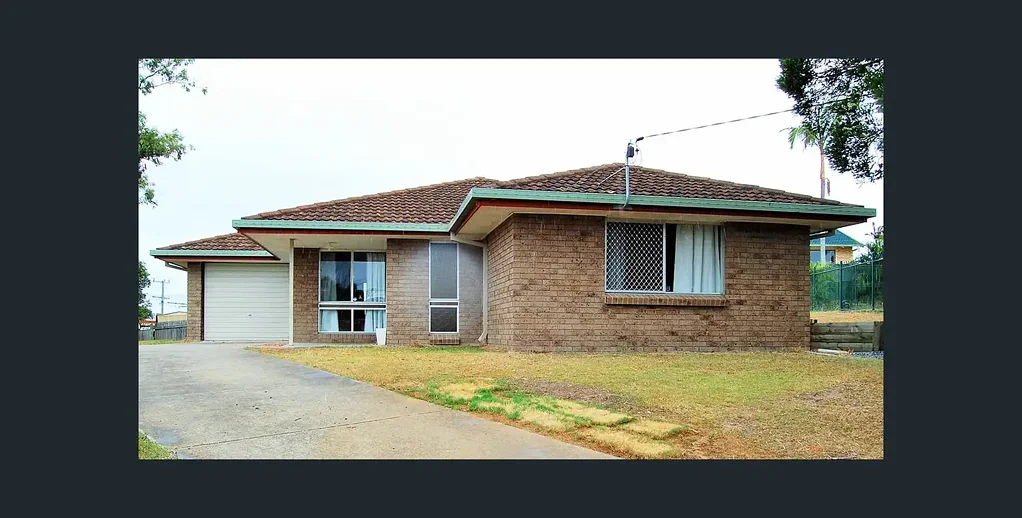 LOW SET BRICK HOME IN SMALL CUL DE SAC - LONG TERM RENTAL - SEPARATE DINING AREA, AIRCONDITIONED LOUNGE
