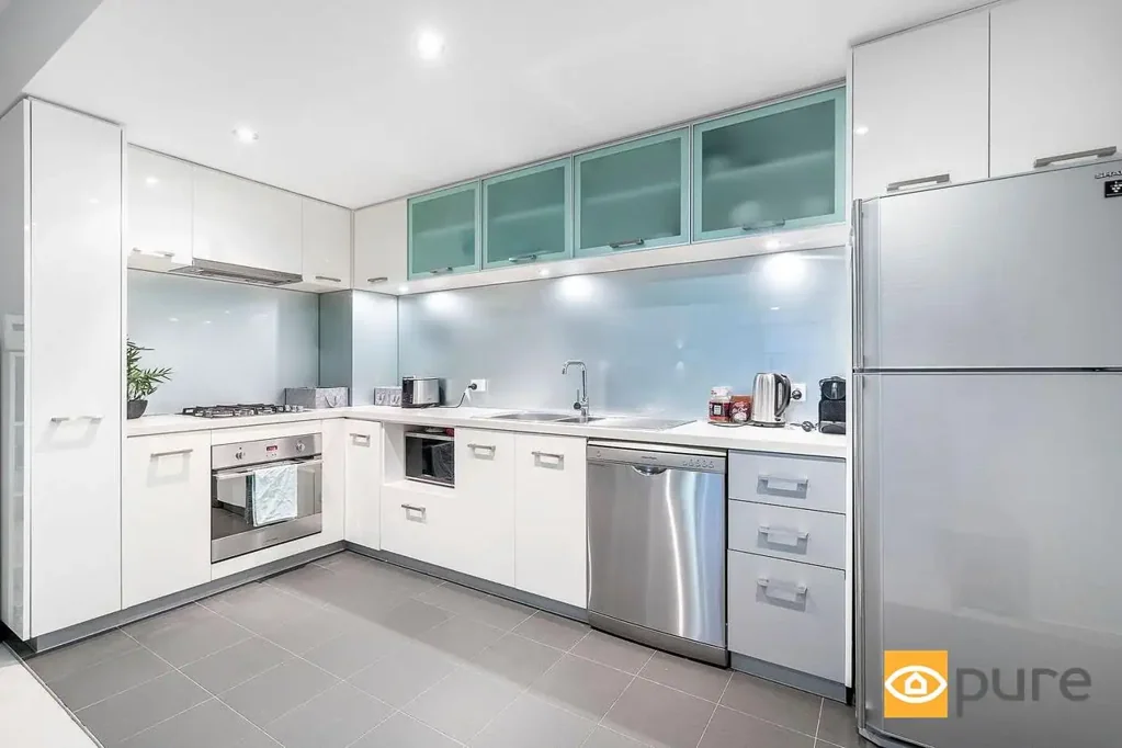 FULLY FURNISHED APARTMENT IN A VIBRANT INNER-CITY LOCATION