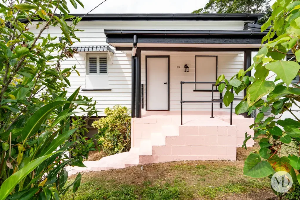 East Innisfail 3房  Vintage Palm Springs Meets Classic Queenslander