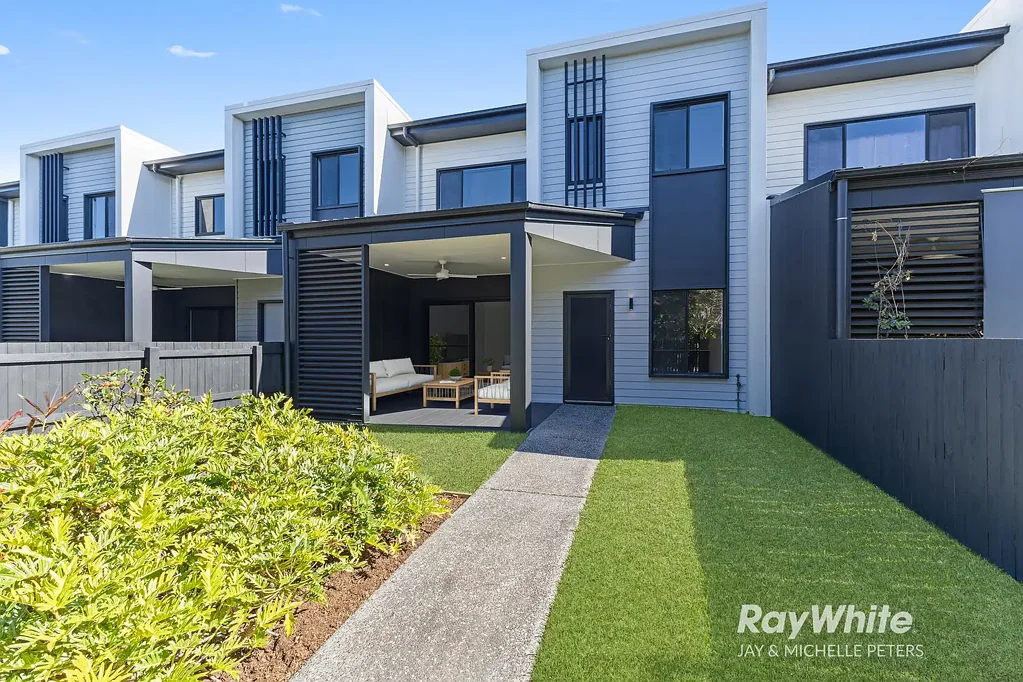 Newport 3chambre Freehold Living in a Prime Newport Location with Nothing Left to Spend
