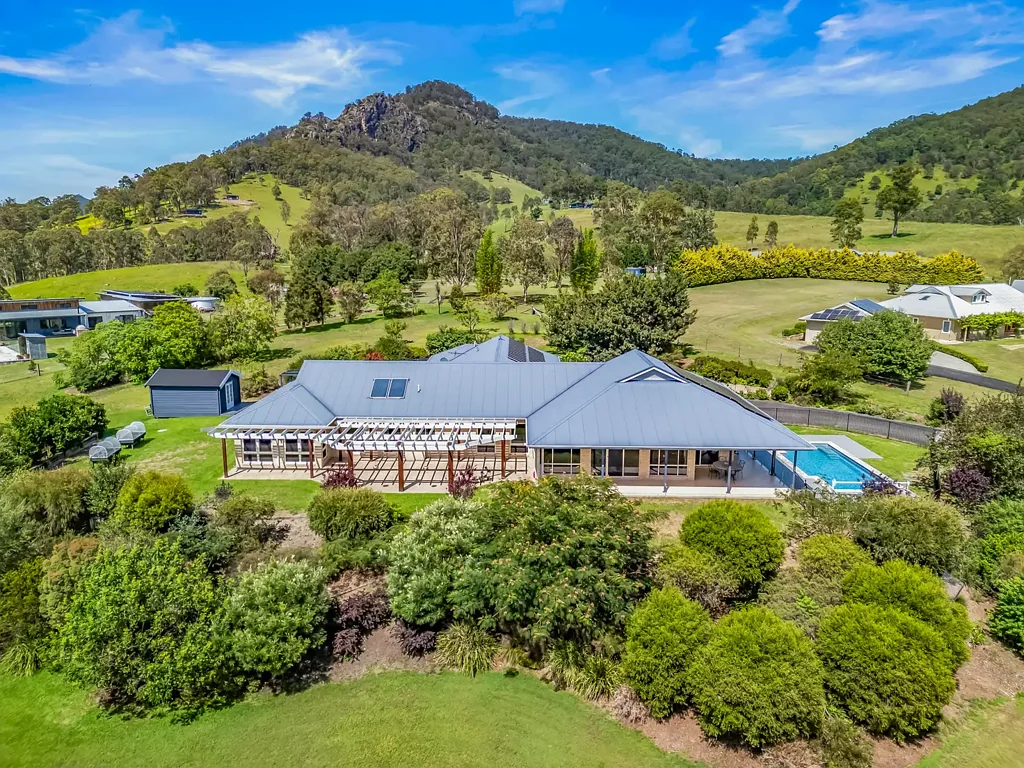 Gloucester 5Zimmer Luxury Country Living at Its Finest: Exquisite Home with Panoramic Mountain Views in Gloucester