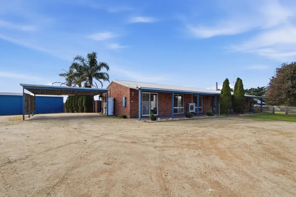 Cobains Your Rural Escape Just Minutes from Sale