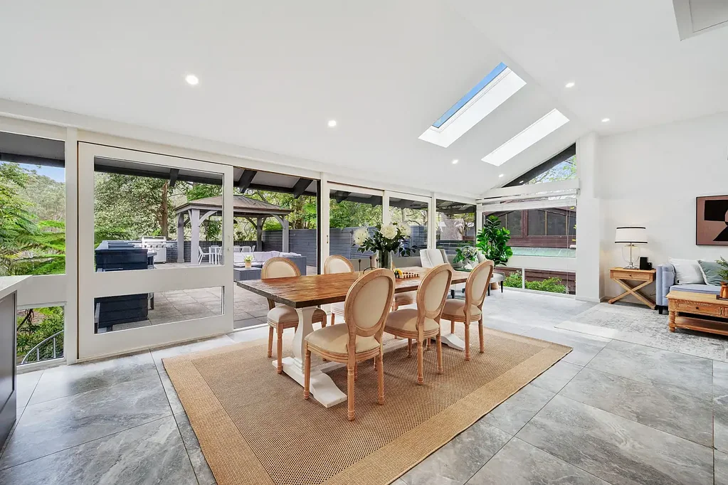 Turramurra 5غرفة نوم Architecturally Inspired Family Sanctuary with Expansive Entertaining Spaces