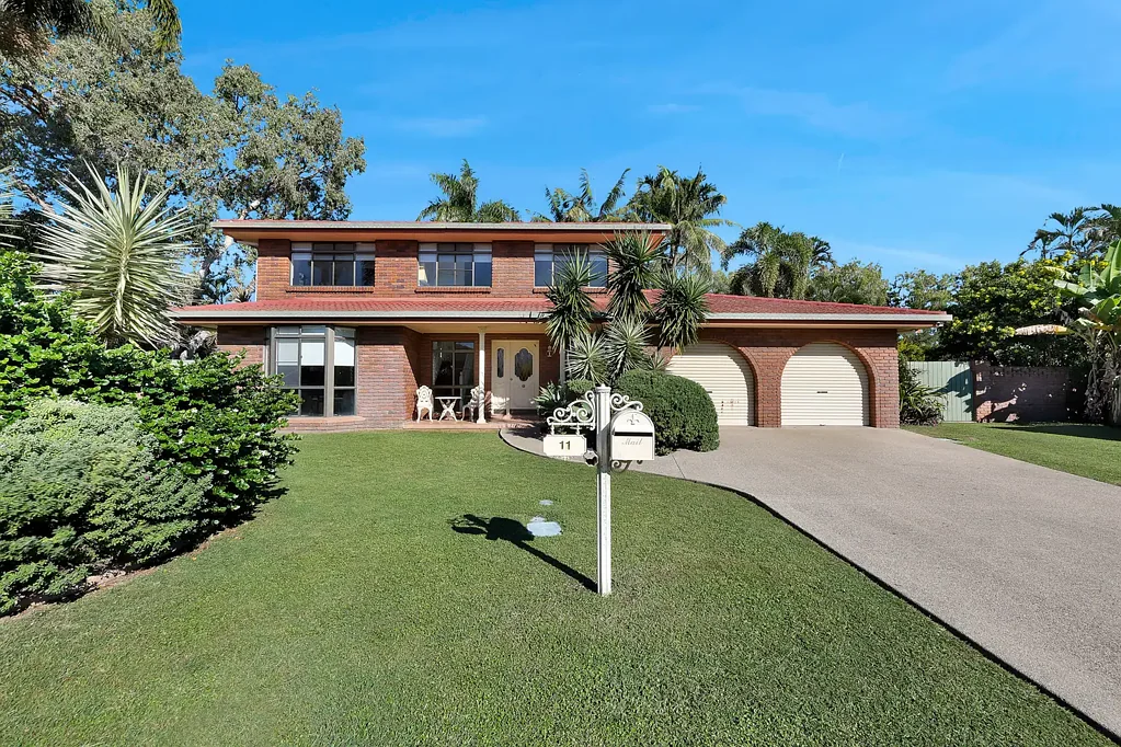 East Mackay 3房  Timeless Brick Home with Modern Comforts and Entertaining Flair