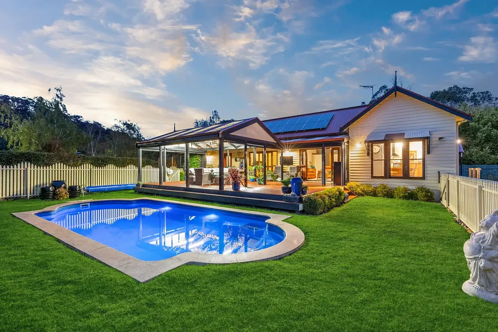 Macclesfield 5 Slaapkamer Character-Filled Family Home with Ultimate Entertainer's Backyard