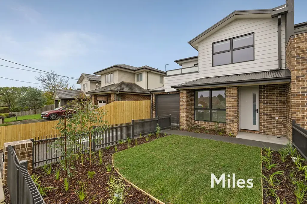 STYLISH BRAND NEW TOWNHOUSE