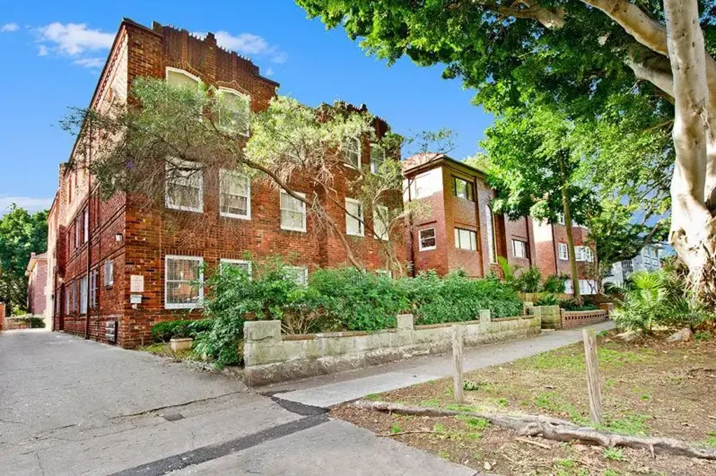 STUNNING 2 BEDROOM APARTMENT IN THE HEART OF ROSE BAY