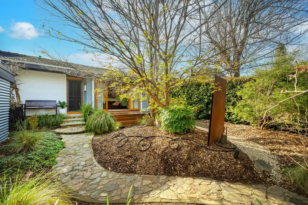 Charnwood 3房  Beautifully Renovated with Stunning Gardens
