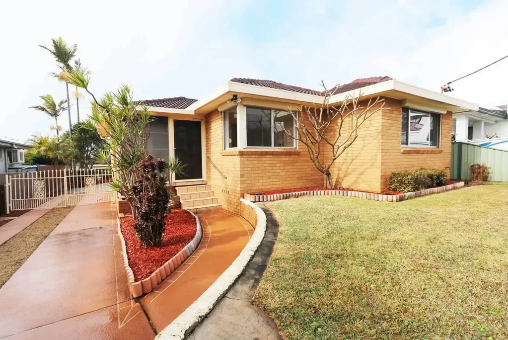 34 Dampier Boulevard, Killarney Vale, NSW 2261