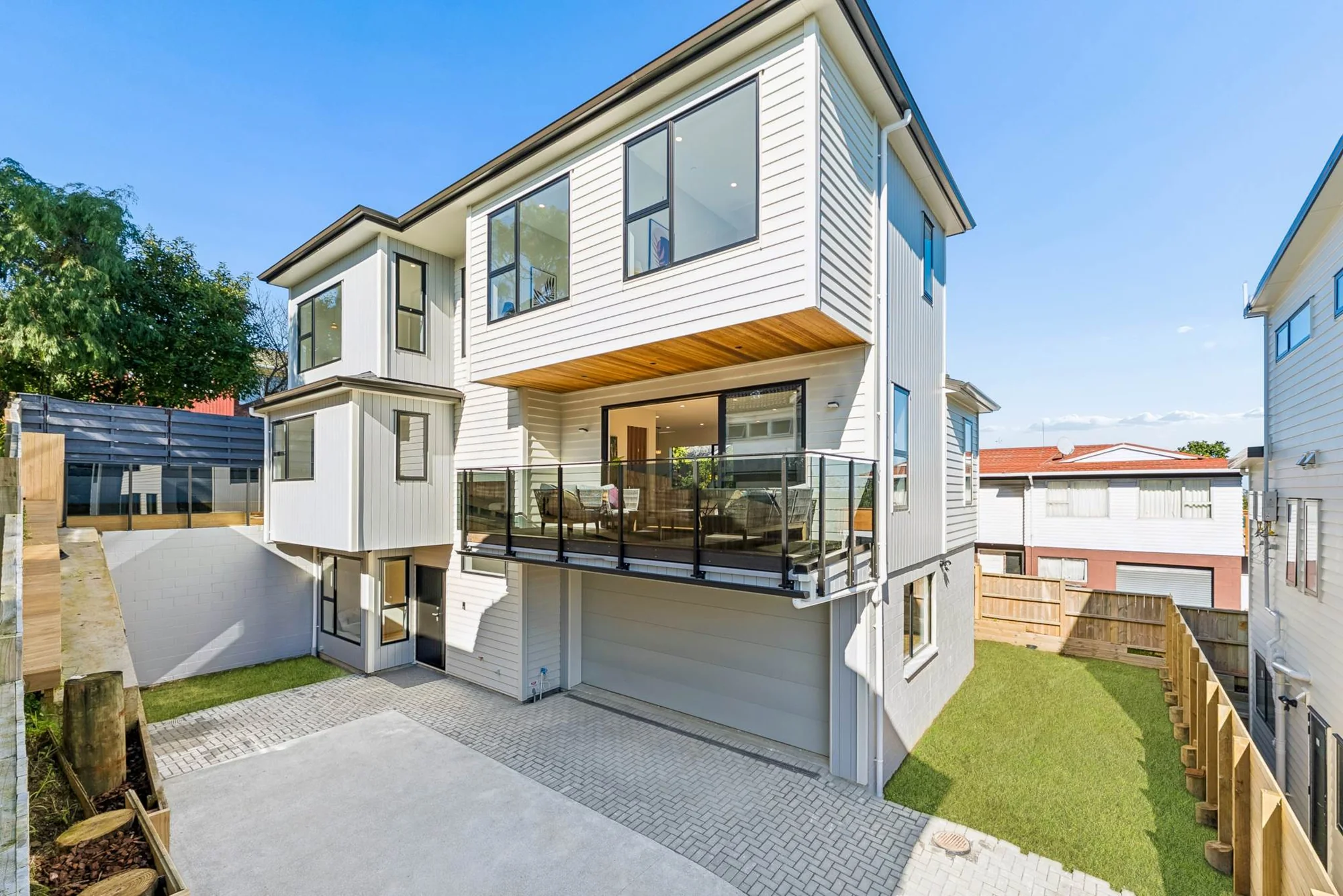 Onehunga 5 Bedroom Brand-New Luxury Family Home with Harbour Views