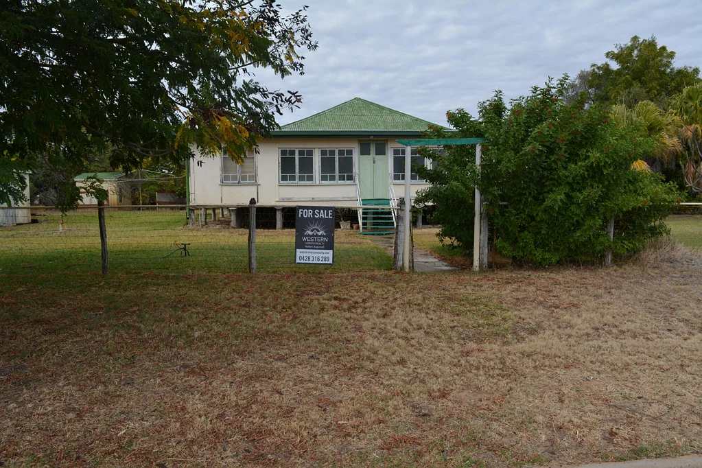 Aramac 3Zimmer CHARMING QUEENSLANDER WITH CHARACTER ON A SPACIOUS CORNER BLOCK