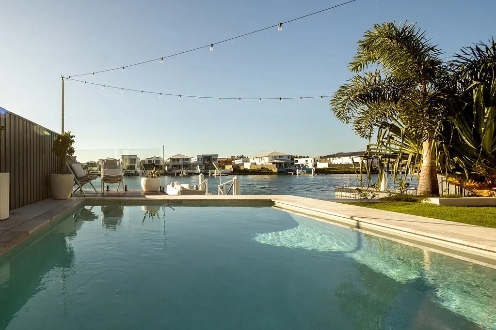 Newport 4 Bedroom NEAR-NEW WATERFRONT LUXURY WITH PRIVATE PONTOON