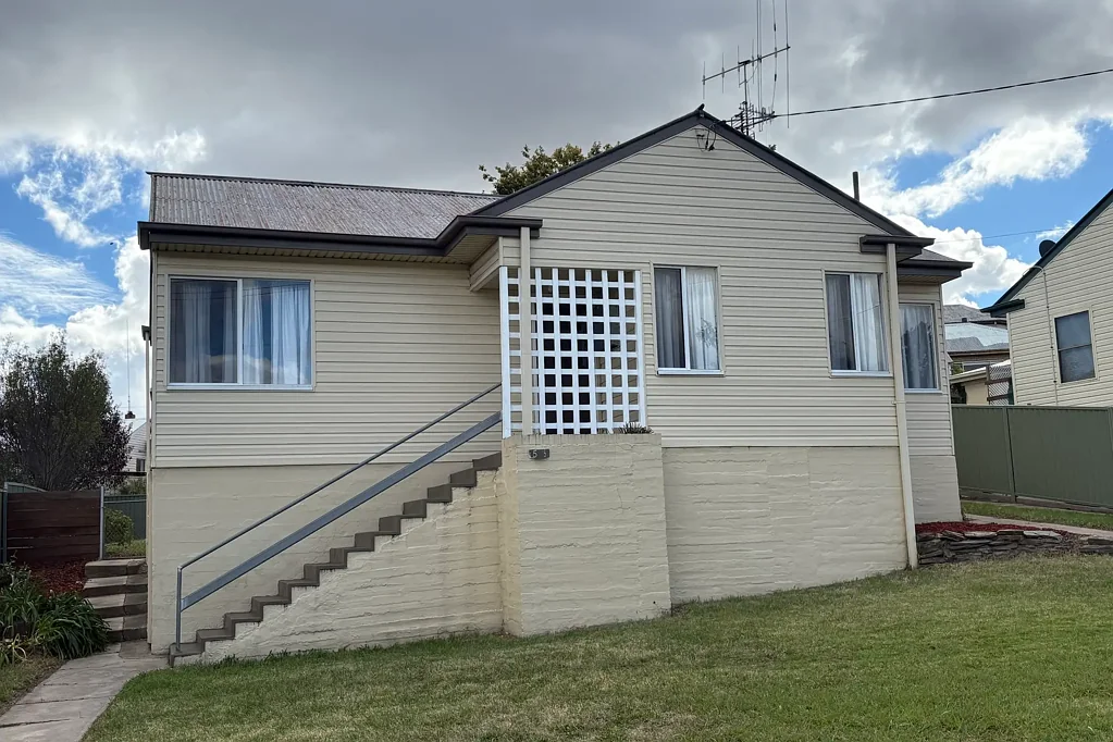 3 BEDROOM HOME WITH NEW CARPET!