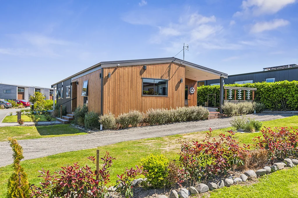 Waikanae Beach 4Kwarto A tidy investment in Waikanae Beach