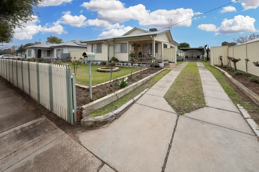 Swan Hill 3 Bedroom Charming Home with Multiple Living Areas & Versatile Shedding