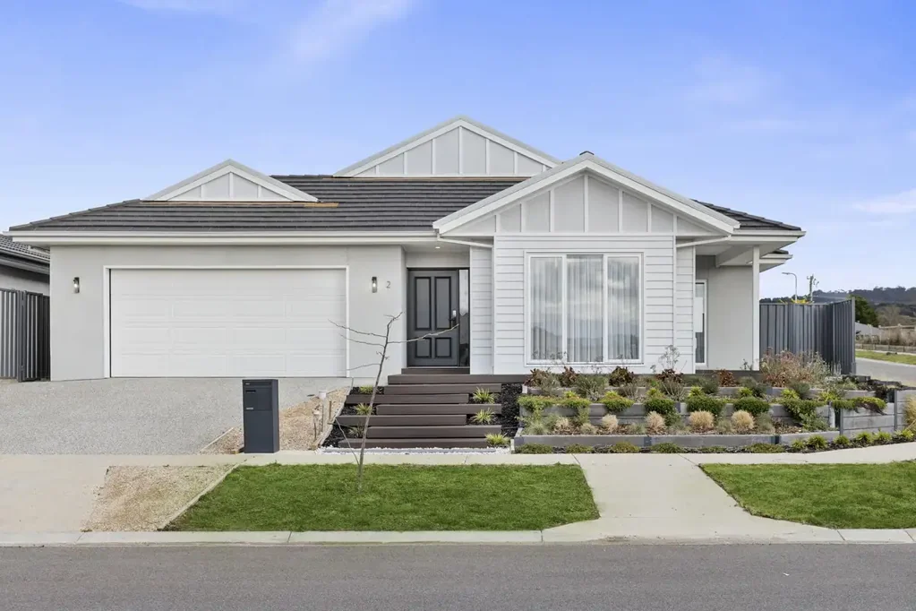 2 Lidderdale Drive, Gisborne, VIC 3437
