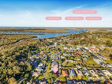 Jacobs Well 4房  Triple Garage, Side Access, Corner Block & Seaside Location | Renovate, Refresh or Enjoy