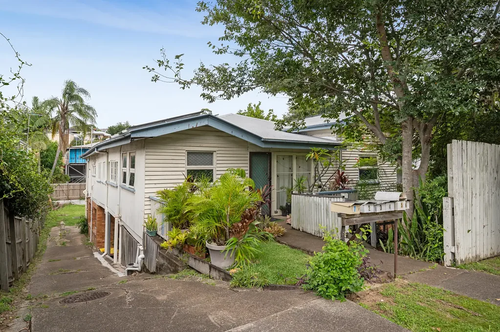 Secluded & Quiet Unit Small Pet Ok