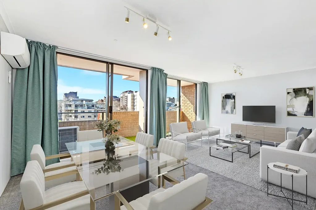 2 Bedroom Bright and Airy apartment with wraparound views