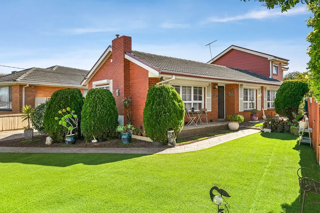Campbellfield 5房 五卧四卫奢居 太阳能节能 双车库储藏 宽敞庭院 邻近学校公园 便捷交通 Family Comfort with Modern Convenience!