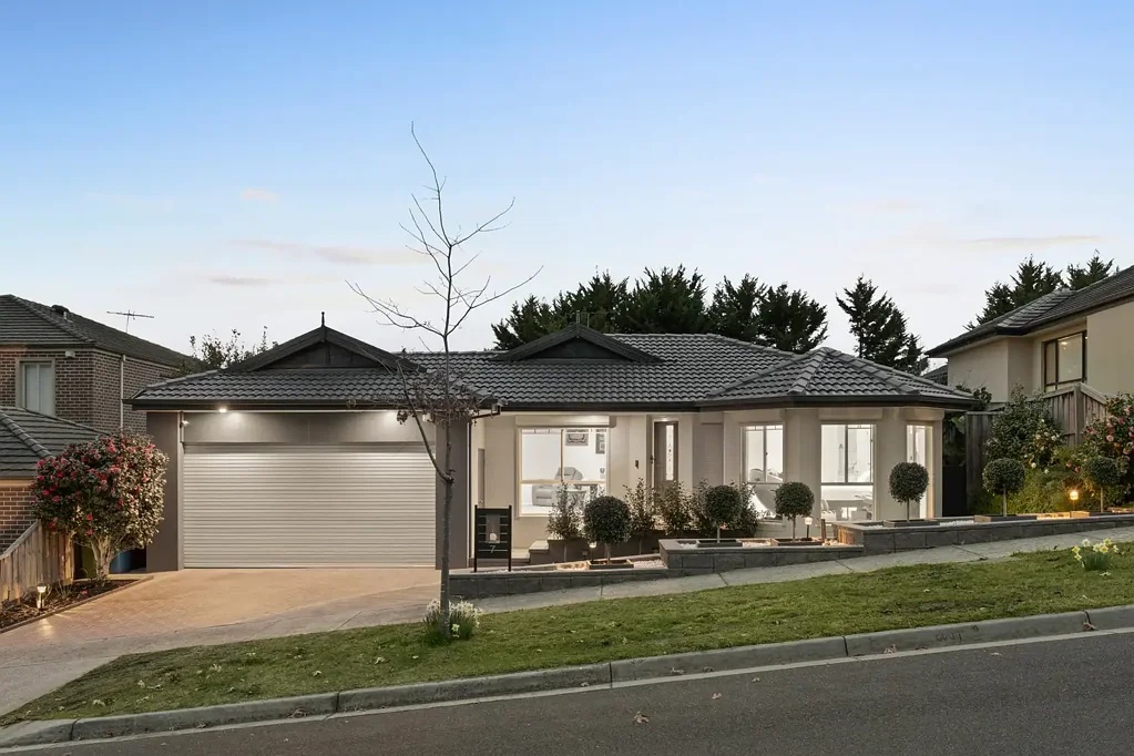 Narre Warren North 4 Bedroom Neat As A Pin - Freshly Renovated to Modern Day Standards.