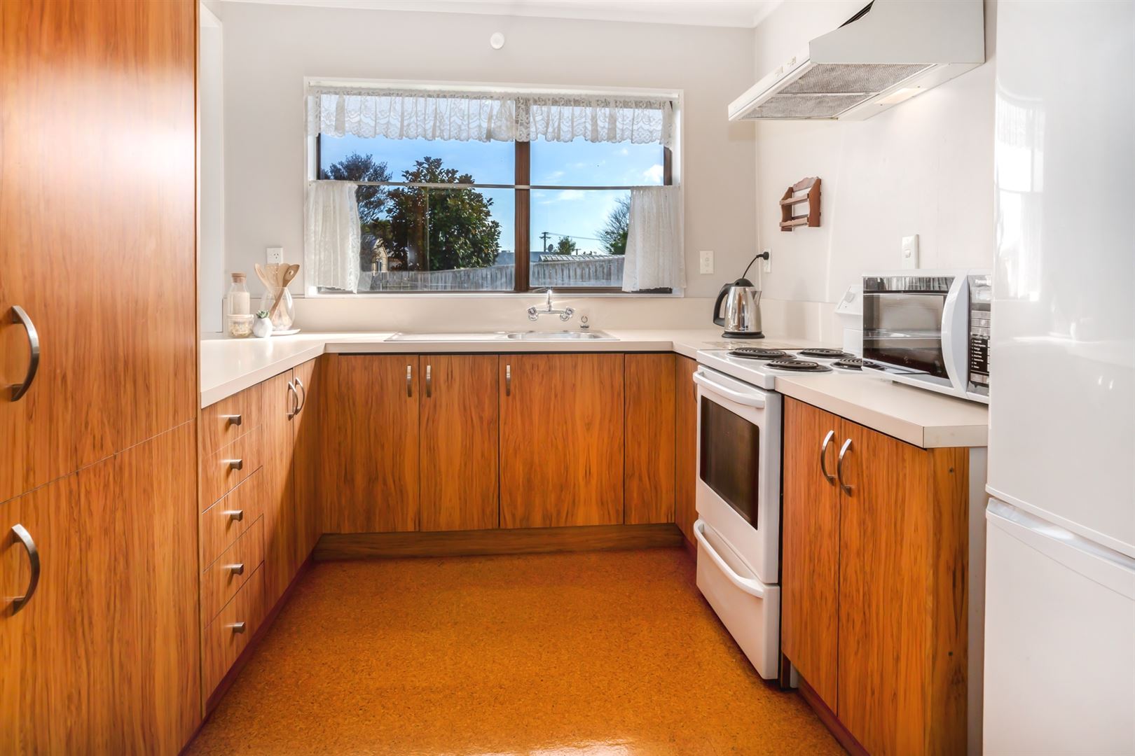 41b Duncan Street, Tawa, Wellington, 2 rūma, 1 rūma horoi