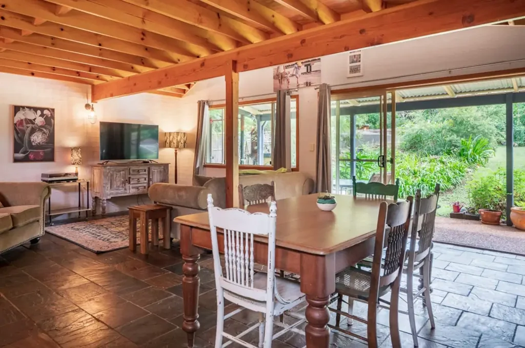 Character-filled cottage in the heart of Federal village
