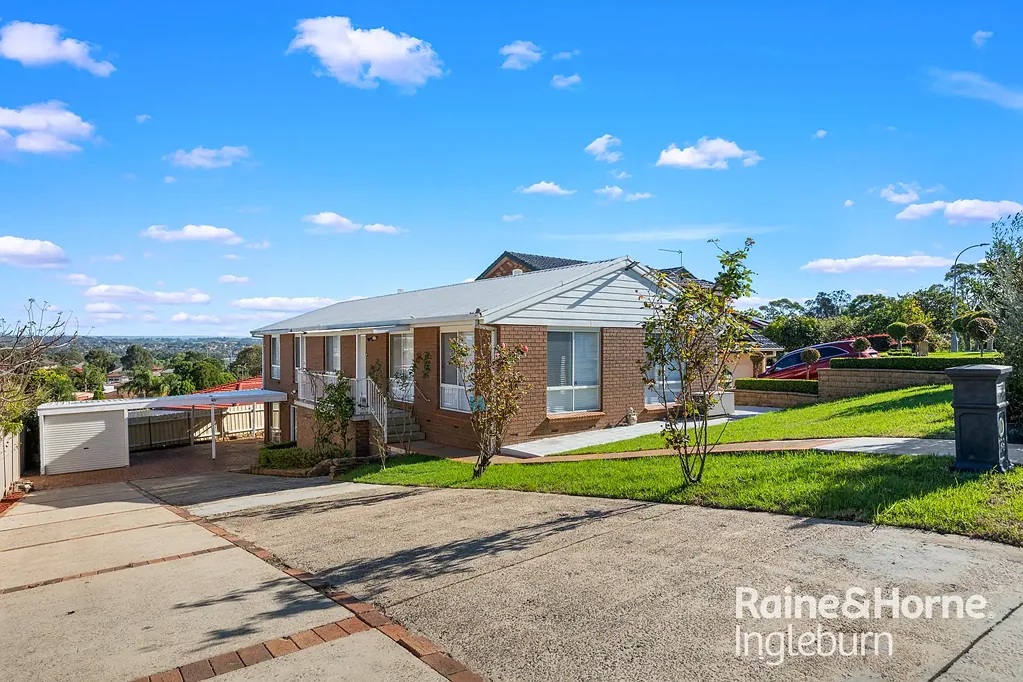 A Lovely 4 bedroom family home in Minto for lease!