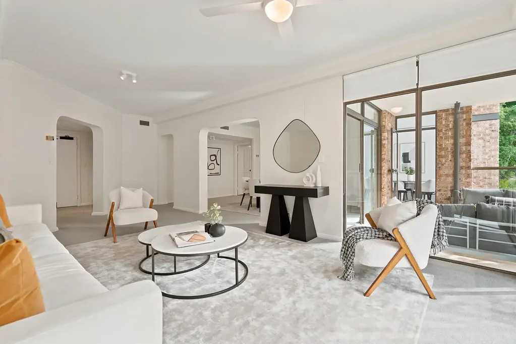 Double Bay 2ਬੈੱਡਰੂਮ Elegant Garden Apartment in Prestigious 'Overthorpe' with Expansive Interiors & Double Lock-Up Garage
