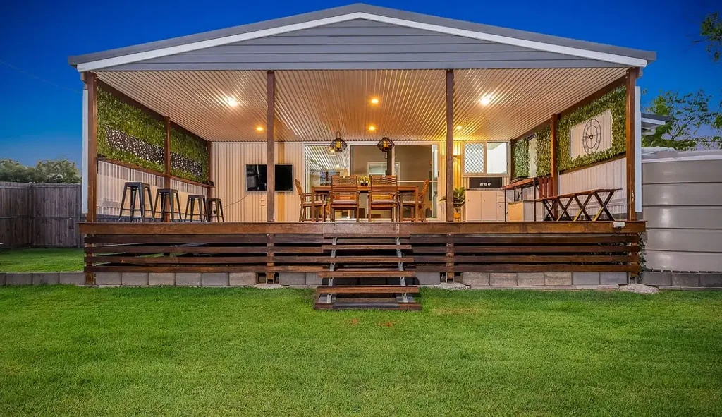 Executive Modern Home In Cul De Sac On Large Private Block