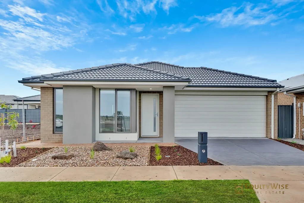 Modern Family Living with Solar Savings & Year‑Round Comfort