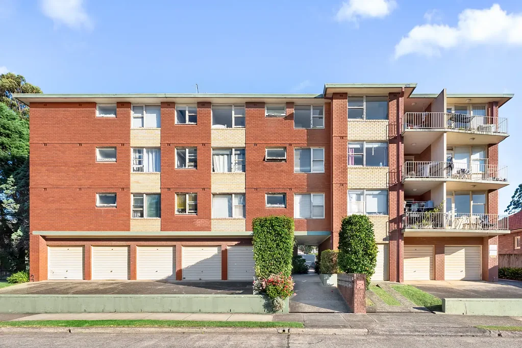 Chatswood 2ਬੈੱਡਰੂਮ Entry-Level Opportunity Moments from the Heart of Chatswood