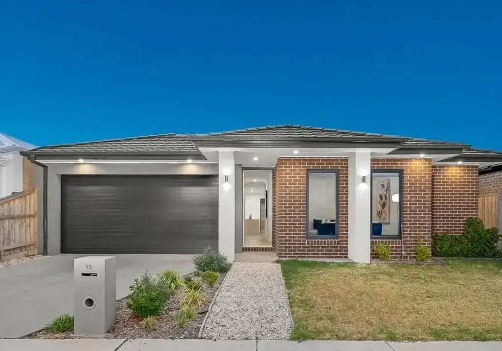 MODERN 4 BEDROOM HOUSE IN ARCADIA ESTATE - OFFICER!