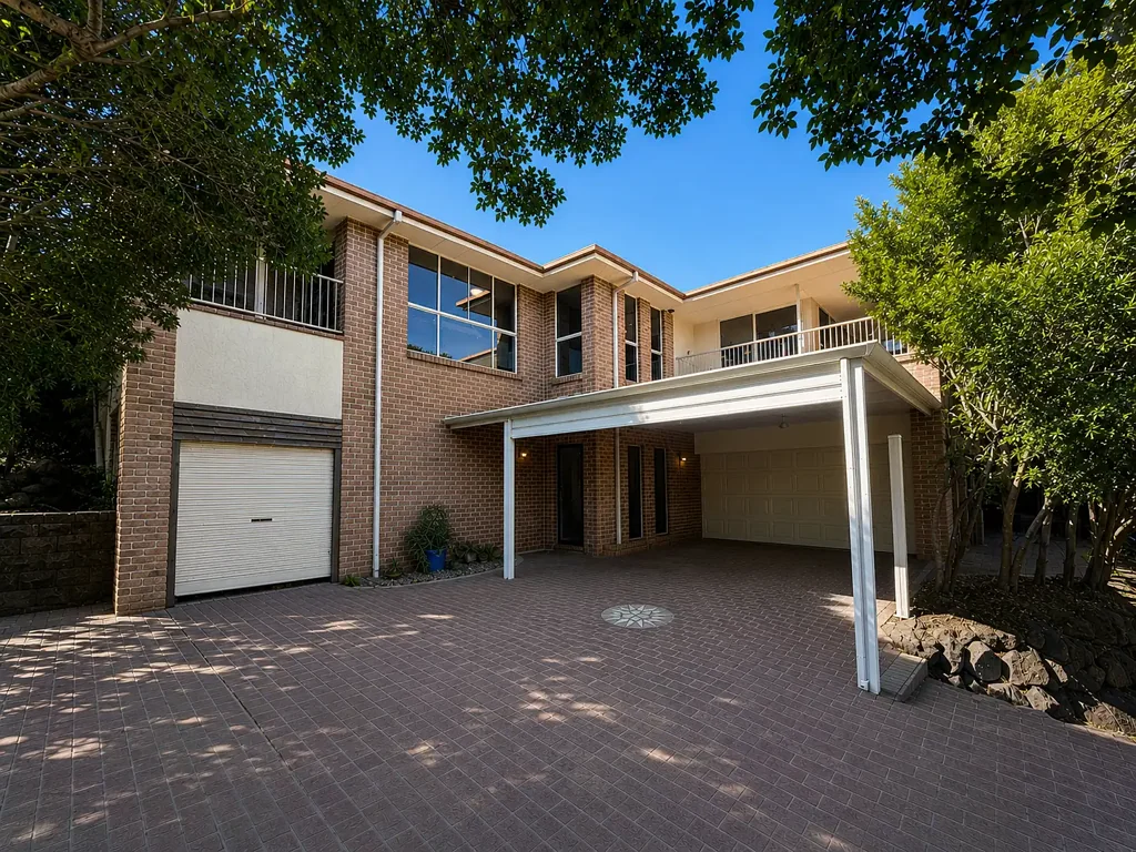 Burleigh Heads 4 Bedroom Private Family Home on Substantial 1,023m2 Block