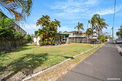 444 Esplanade, Torquay, QLD 4655, 6 રૂમ, 3 બાથરૂમ, House