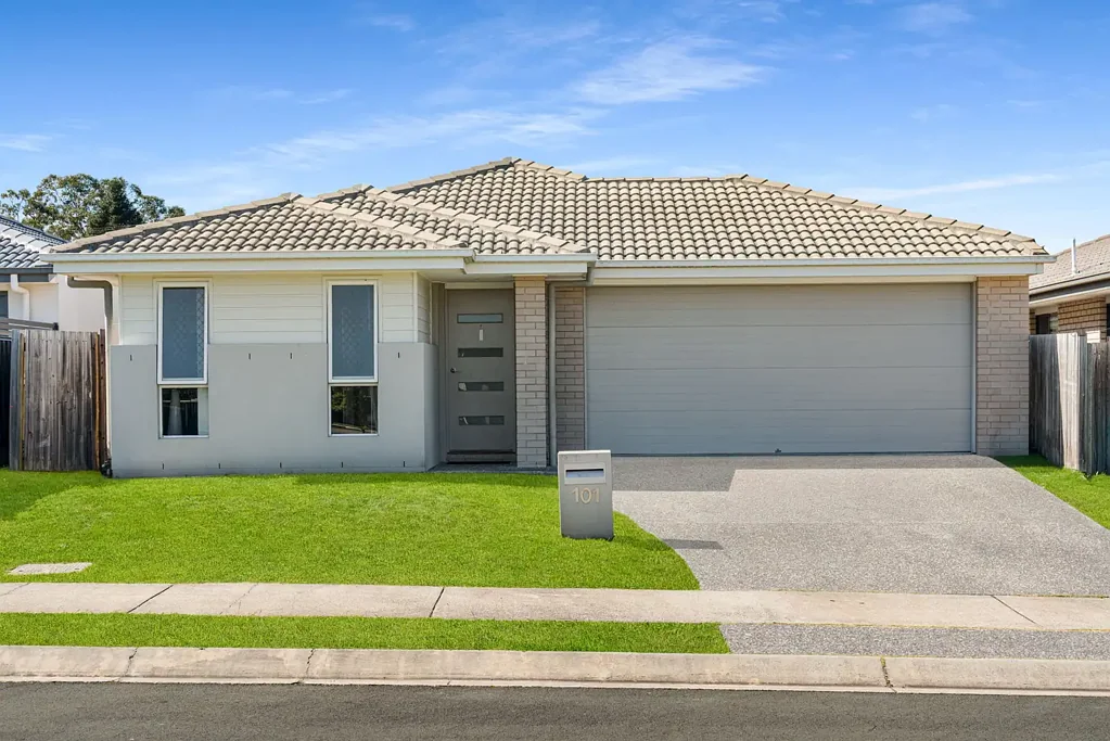 Redbank Plains 4房 现代家庭生活，舒适、便利、时尚兼备 Modern Family Living with Comfort, Convenience & Style