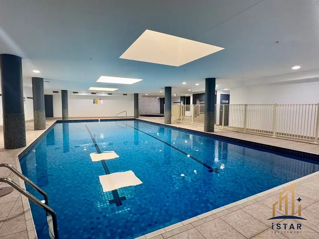 Modern 1-Bedroom Apartment with Sunroom & Resort-Style Facilities in the Heart of Haymarket