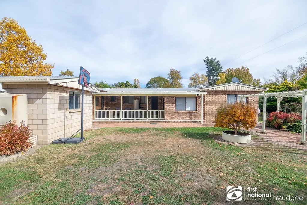 RURAL LIVING WITH PRIVACY & YOUR OWN TENNIS COURT