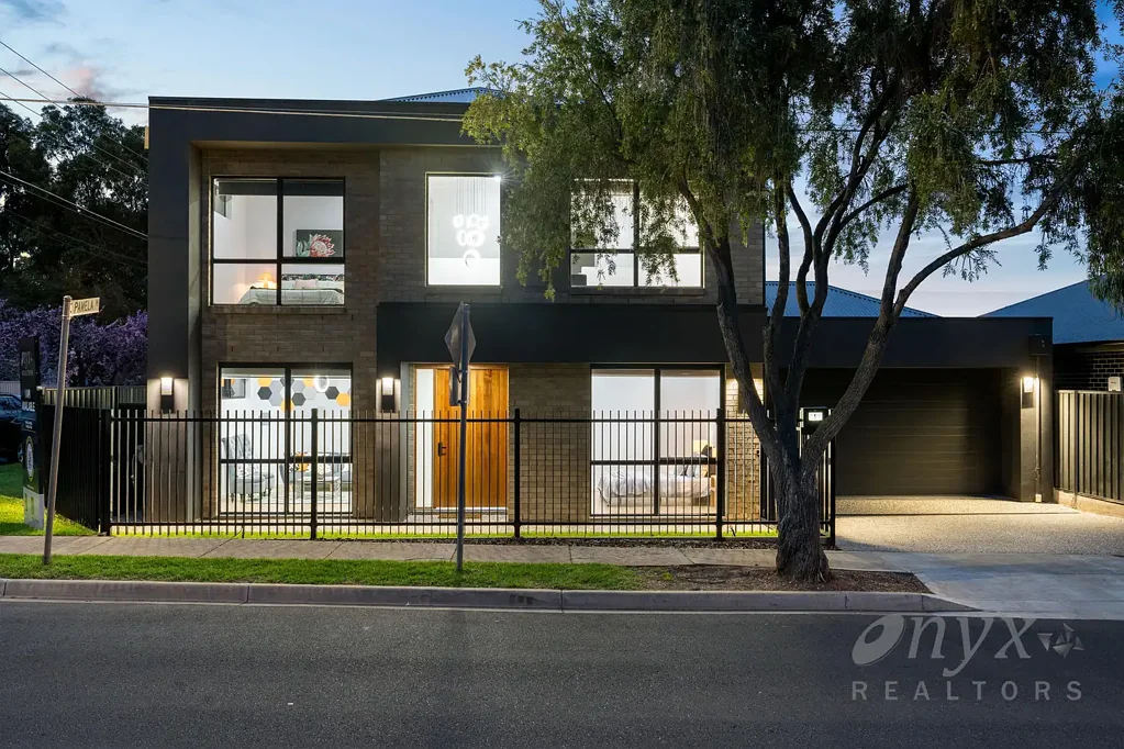 Campbelltown 4ਬੈੱਡਰੂਮ Two Stories, One Bold Statement!