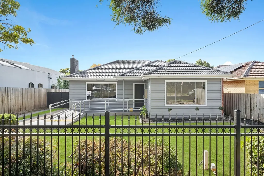 Dandenong North 4chambre The Brief:
Versatile Property with Endless Possibilities!! PRIVATE INSPECTIONS WELCOME!