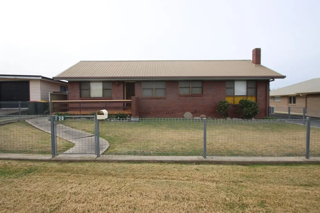 Tenterfield 3Phòng ngủ Solid brick home..