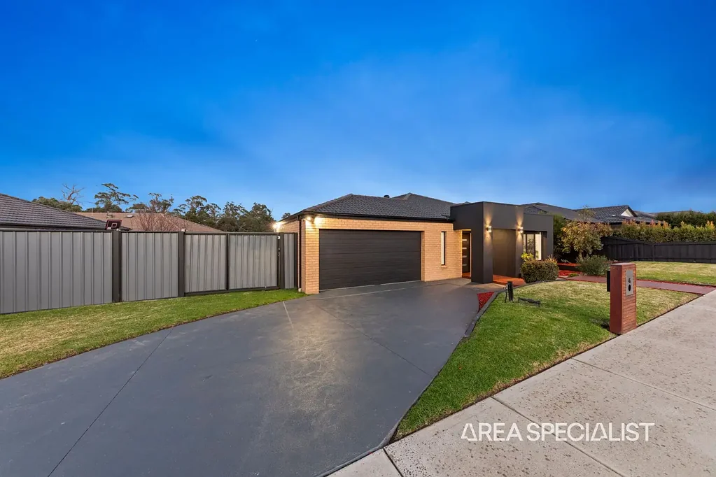 Pakenham 4房 位于著名的 Cardinia Views Estate，占地 663 平方米，带侧面通道的优质家庭生活 The Brief: Premium Family Living on 663m² with Side Access in the Prestigious Cardinia Views Estate