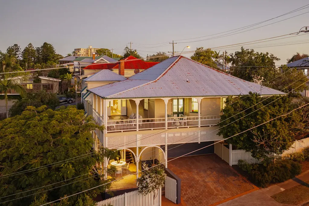 Red Hill 4房 永恒的特色、优美的地势和灵活的家庭空间 Timeless Character, Scenic Elevation and Family Flexibility